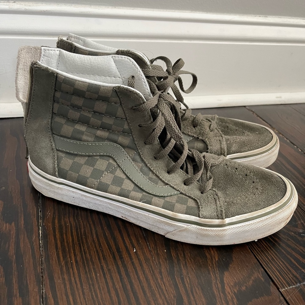 Vans kids high top sneakers in army green, size 5.5 (unisex)